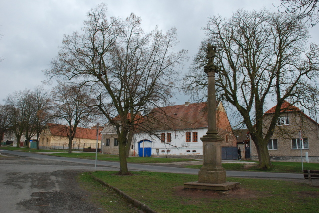 Chrášťany - Socha svatého Isidora