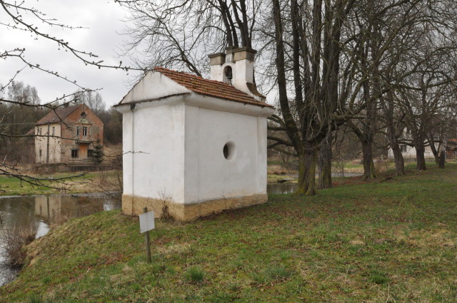 Jesenice, Chotěšov - Kaple na návsi