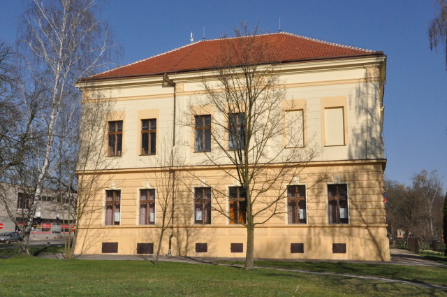 Kněževes - Škola