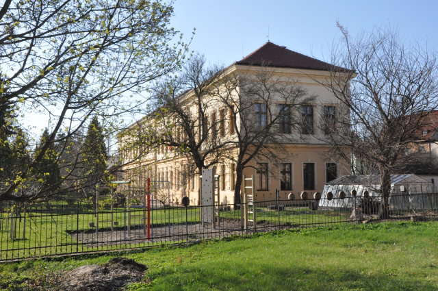 Kněževes - Škola