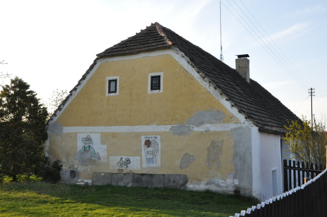 Slabce, Rousínov - Rodný dům s pamětní deskou Karlu Burianovi