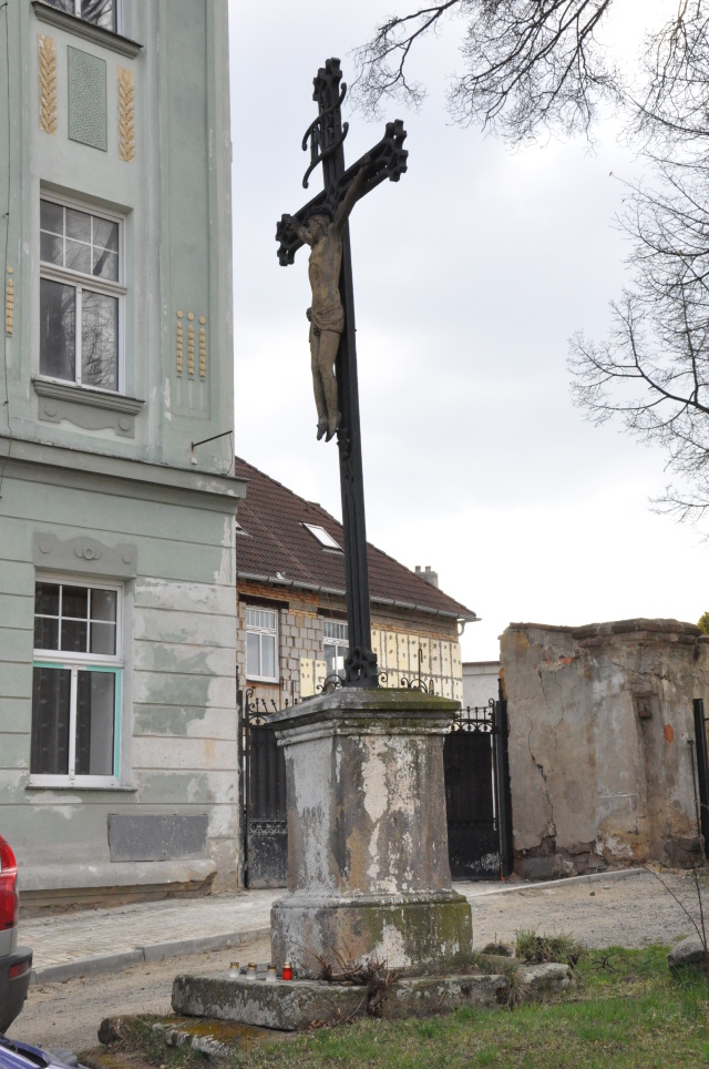 Jesenice - Kříž u kostela