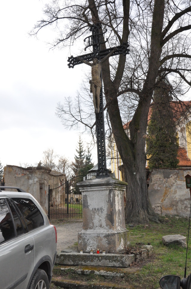 Jesenice - Kříž u kostela