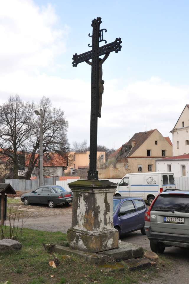 Jesenice - Kříž u kostela