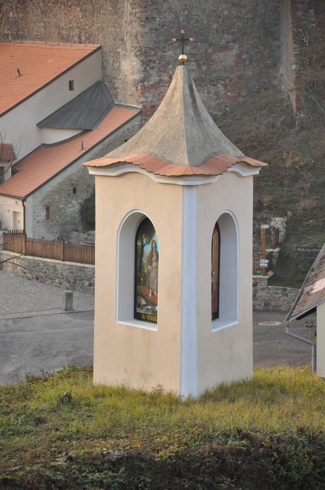 Křivoklát - Kaplička Nejsvětější Trojice u hradu