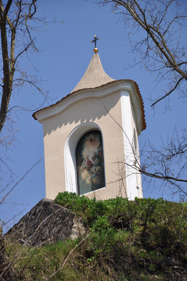 Křivoklát - Kaplička Nejsvětější Trojice u hradu