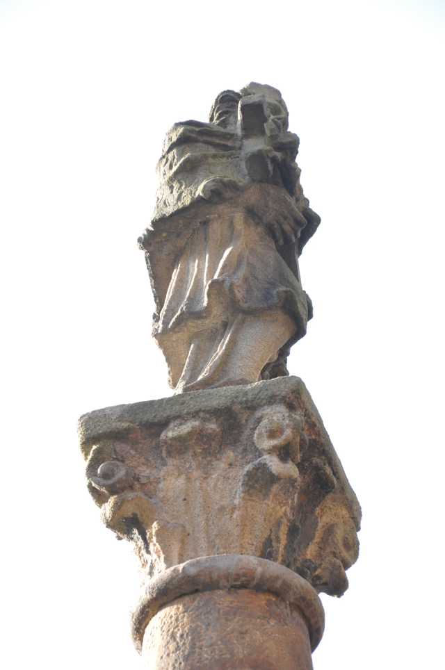 Křivoklát - Socha svatého Jana Nepomuckého pod hradem