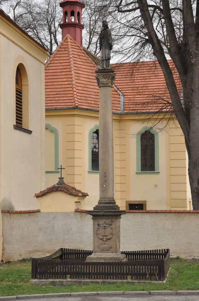 Olešná - Sloup se sochou svatého Jana Nepomuckého