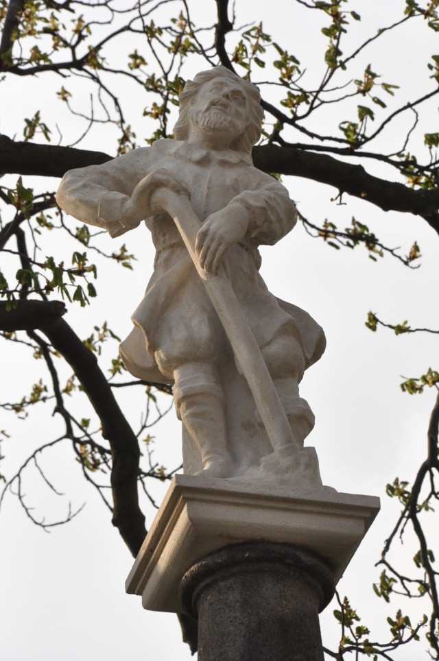 Pavlíkov, Skřivaň - Sloup se sochou svatého Isidora