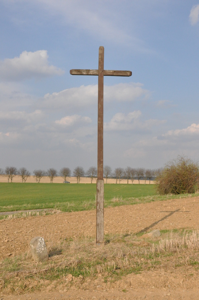 Pavlíkov, Skřivaň - Dřevěný kříž