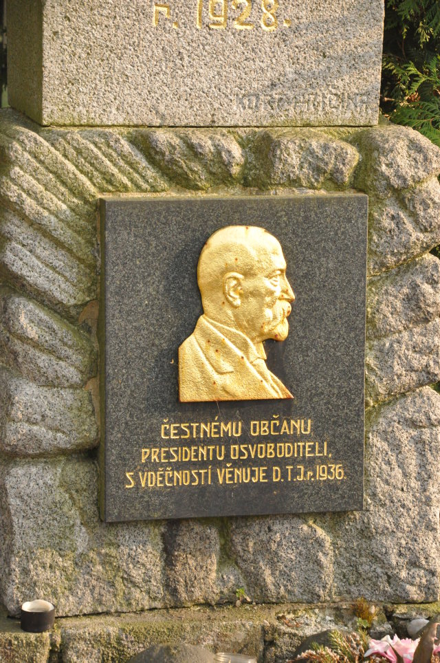 Pavlíkov, Skřivaň - Pomník padlým