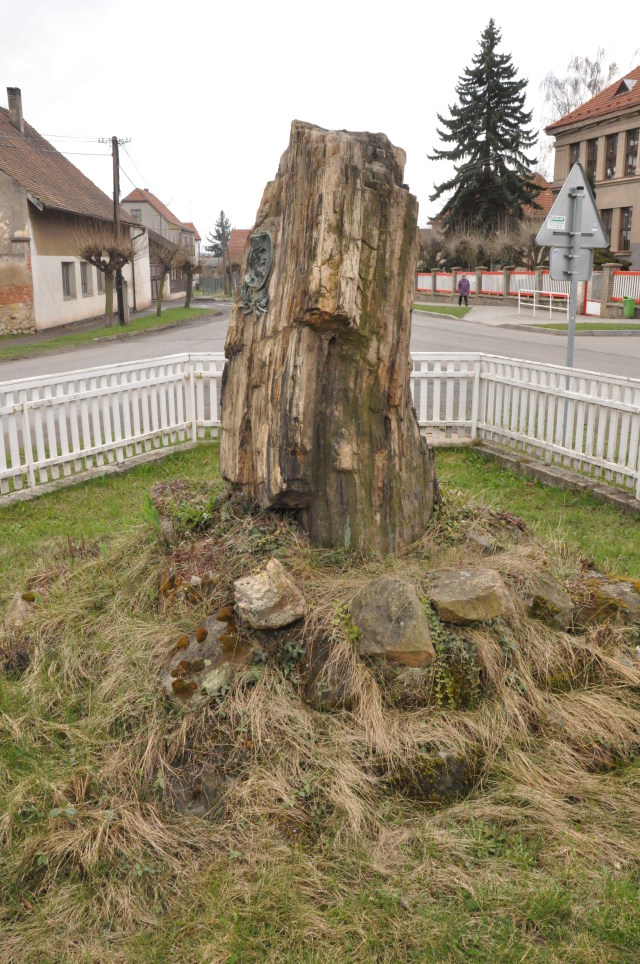 Mutějovice - Husův pomník