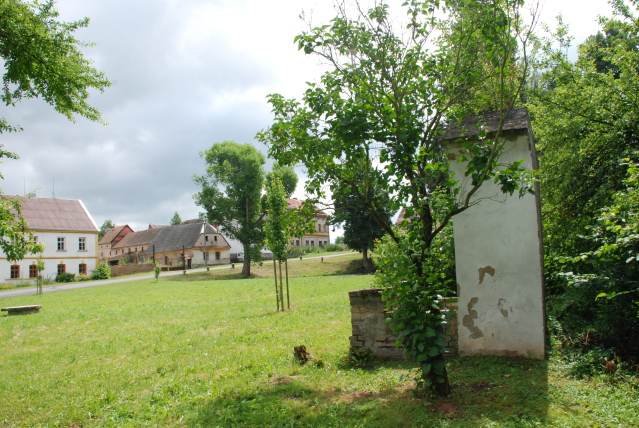 Hořovičky, Vrbice - Kaplička na návsi