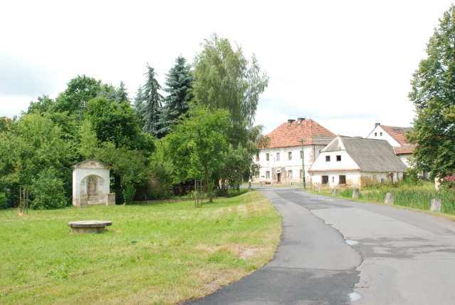 Hořovičky, Vrbice - Kaplička na návsi