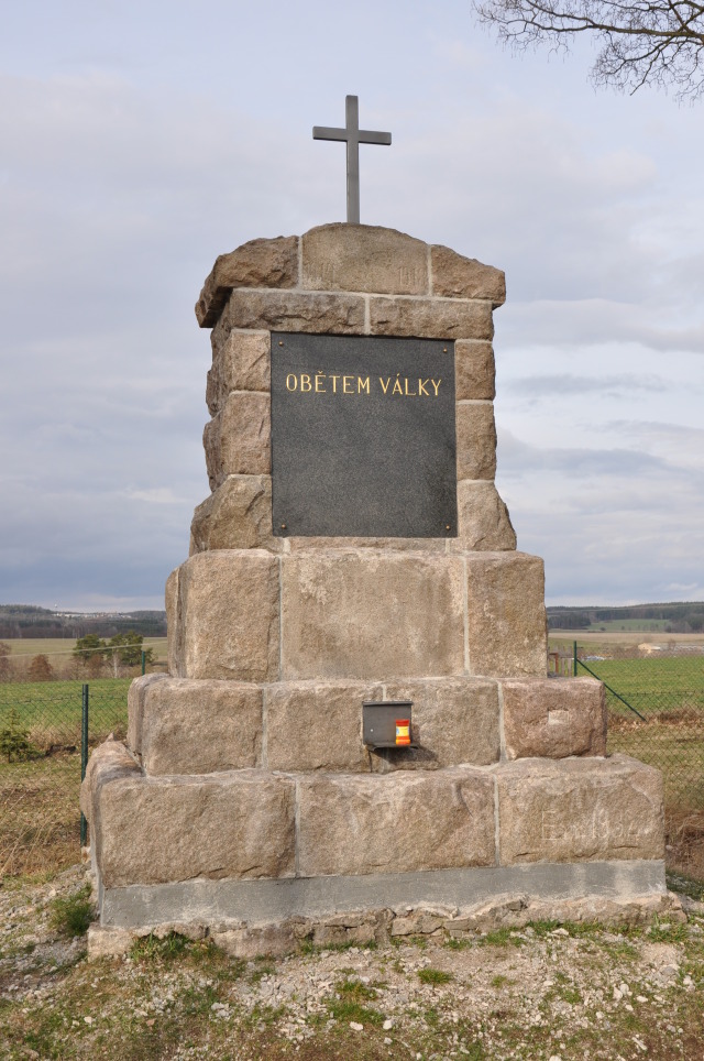 Čistá, Kůzová - Pomník obětem války