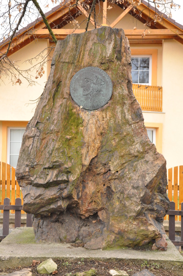 Hředle - Pomník Janu Husovi