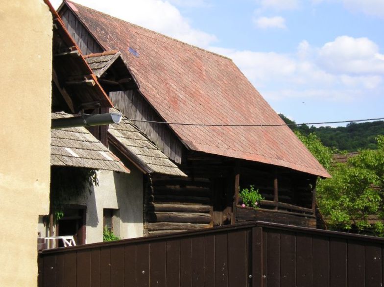 Hřebečníky, Týřovice - Roubený špejchar u č. p. 6