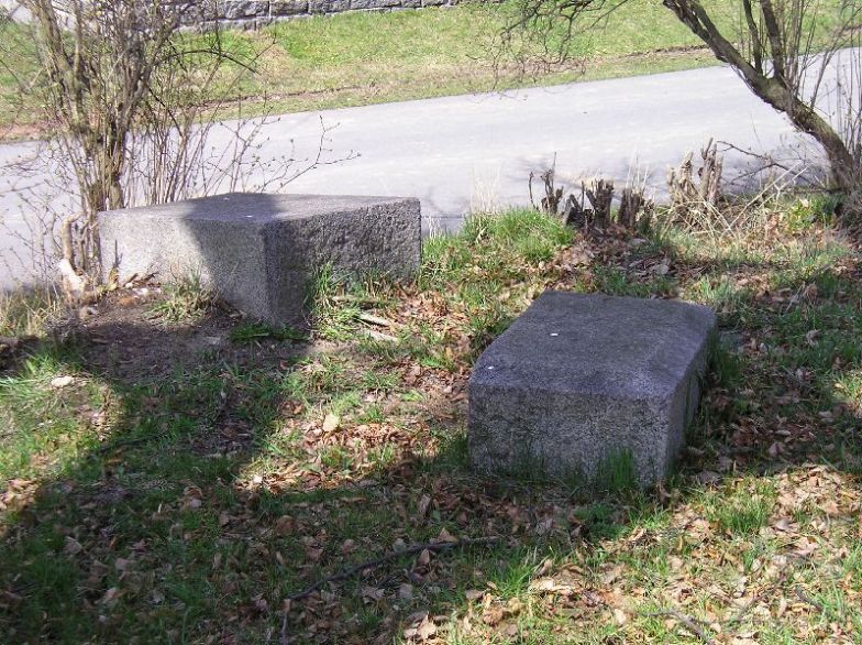 Krty - Kříž u kostela