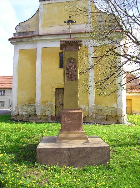 Pochvalov - Boží muka u kaple