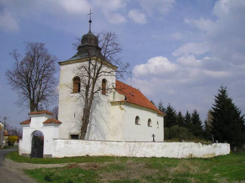 Šípy, Milíčov - Kostel sv. Petra v okovech