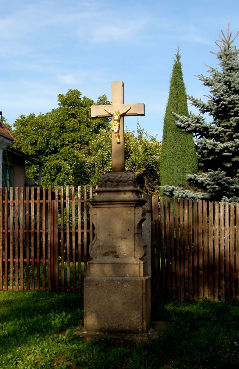 Čistá, Křekovice - Kříž u kaple na návsi - ©Hana Kubínková