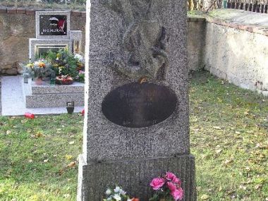 Hořovičky - Hrob námořníka na hřbitově