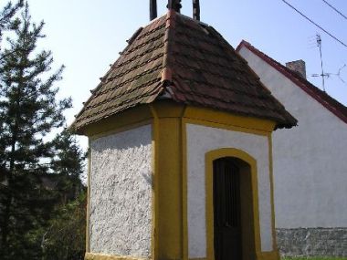 Milostín - Kaple se zvonicí