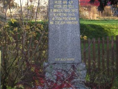 Nový Dům - Pomník obětem II. světové války