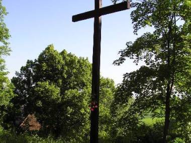 Petrovice - Dřevěný kříž u kostela