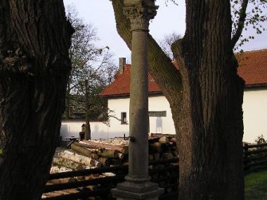 Svojetín - Sloup se sochou sv. Rocha