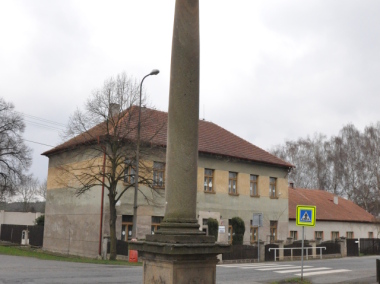 Olešná - Sloup se sochou svatého Jana Nepomuckého