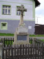 Hřebečníky, Novosedly - Kříž u kaple v obci