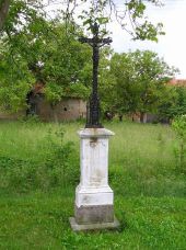 Hřebečníky, Újezdec - Kříž v obci pod sýpkou