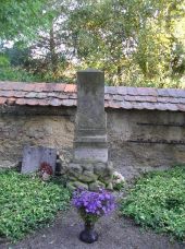 Nový Dům - Pomník obětem II. světové války na hřbitově