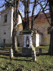 Oráčov - Kříž u kostela