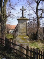 Václavy - Kamenný kříž v obci na Řeřichy
