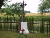 Petrovice - Kříž ke kostelu