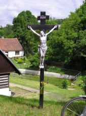 Branov - Kříž u obecního úřadu